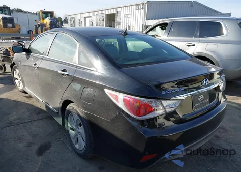 2013 Hyundai Sonata Hybrid z USA, uszkodzony, nr VIN KMHEC4A42DA083836